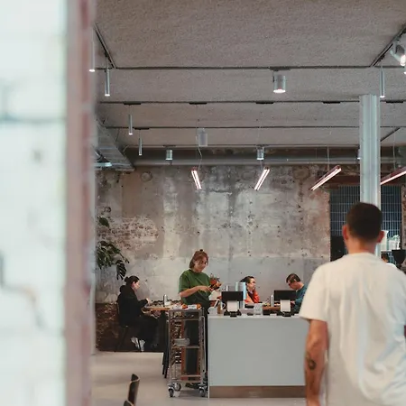 Man Met Bril Koffie Hotel