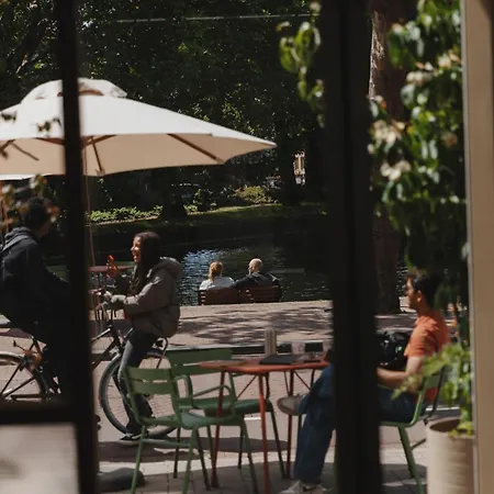 Man Met Bril Koffie Hotel