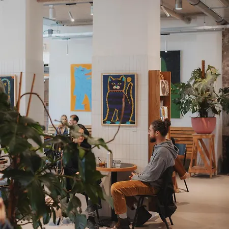 Man Met Bril Koffie Hotel *