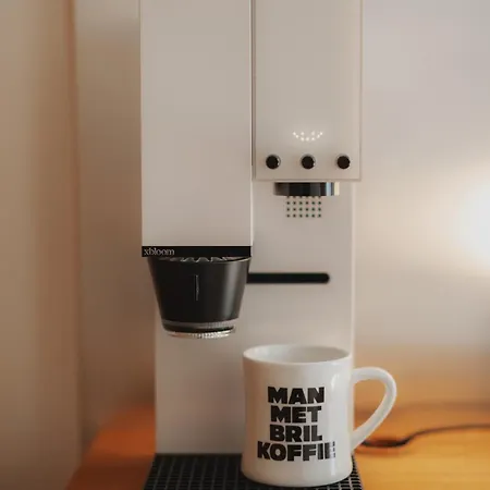 Man Met Bril Koffie Hotel
