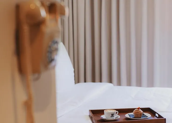 Szálloda Man Met Bril Koffie *