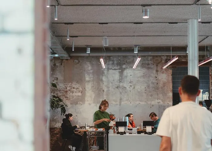 Man Met Bril Koffie Hotel